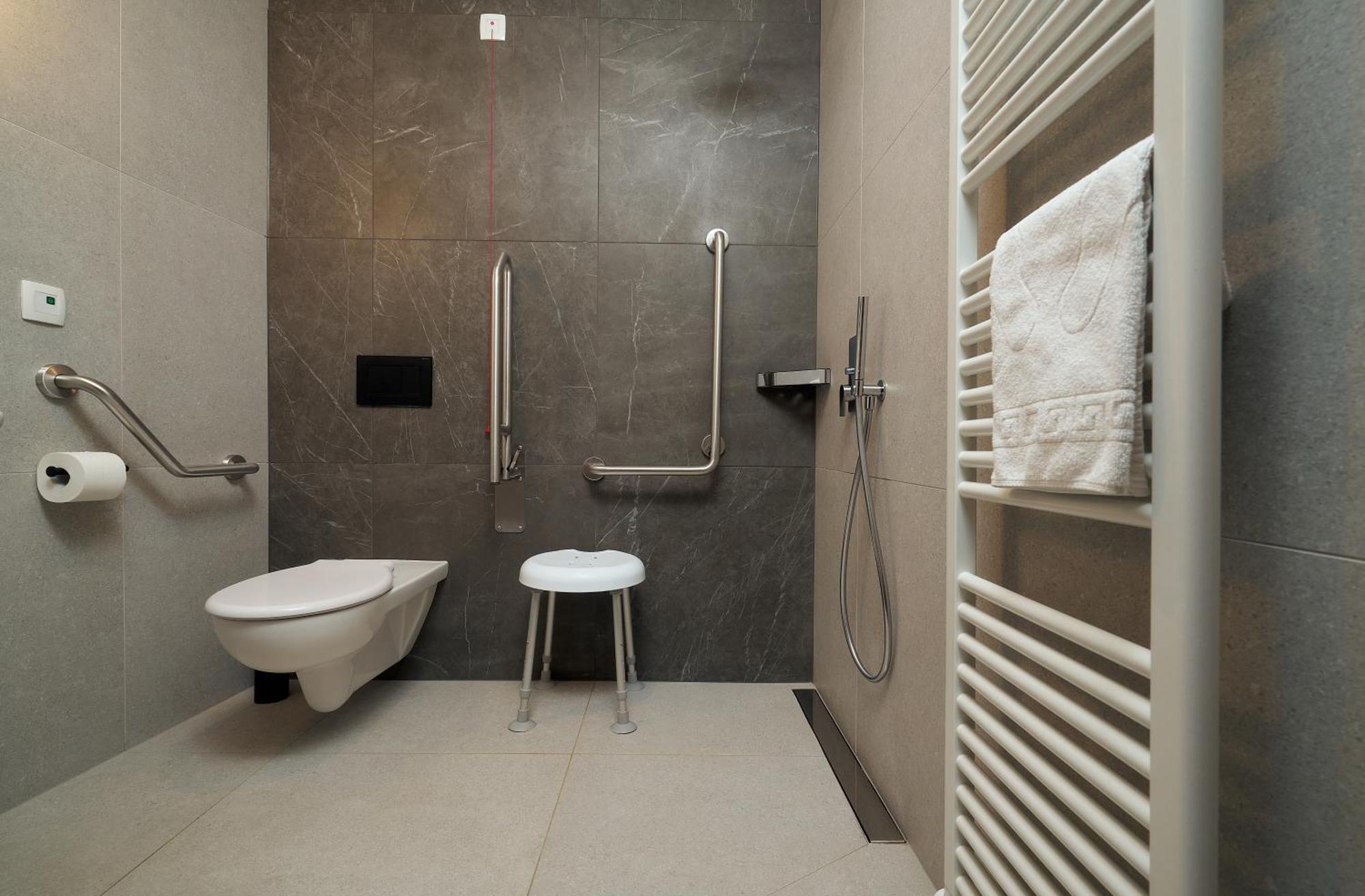 The Hotel 4*